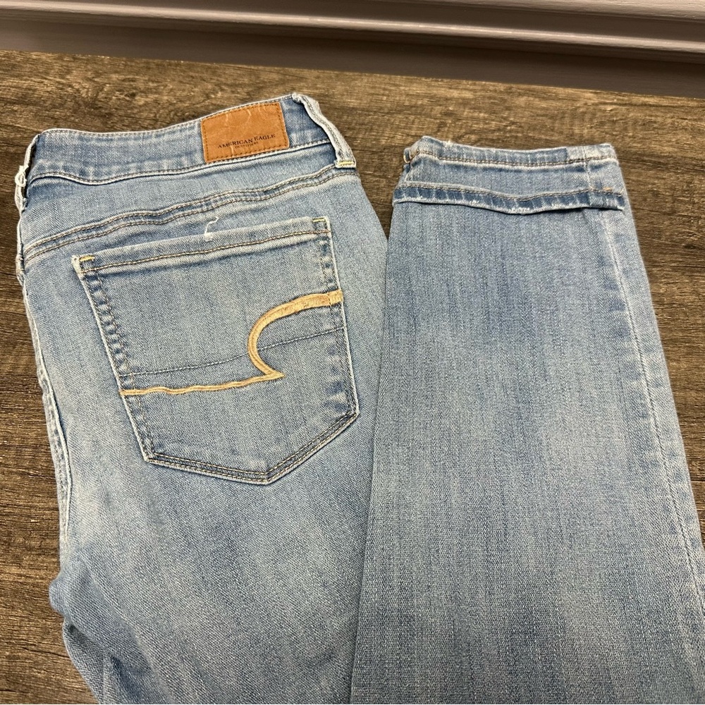 American Eagle Women's Light Blue Jeans sz 2 Short
